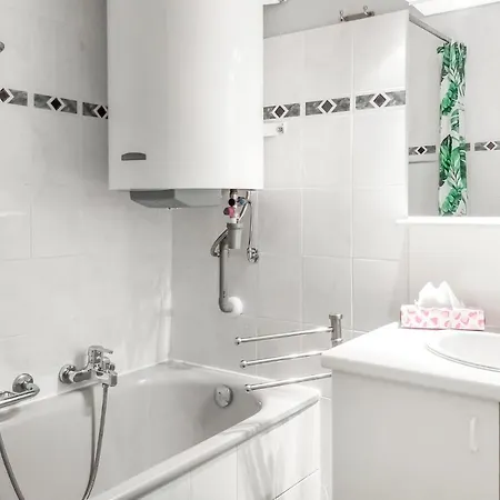 2 Bedroom In Apartment *